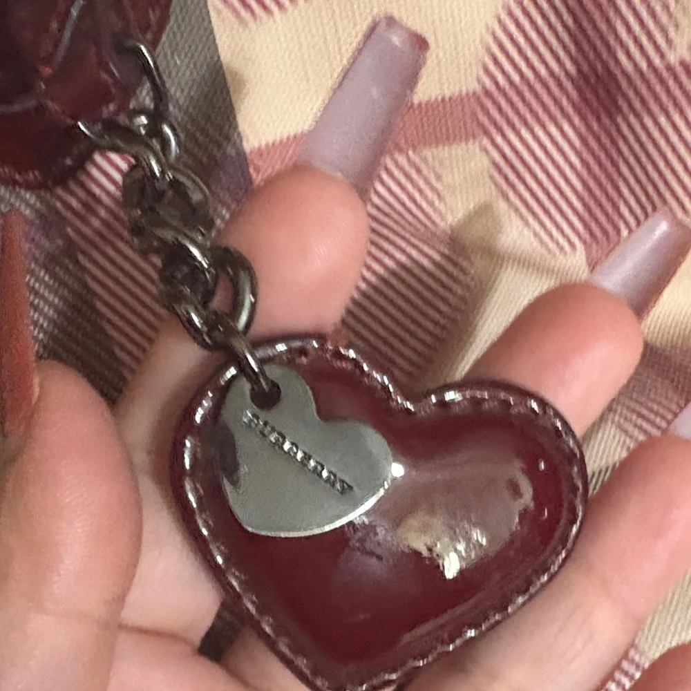 Burberry Heart-Print Tote Bag in Burgundy and Beige - Picture 2 of 14